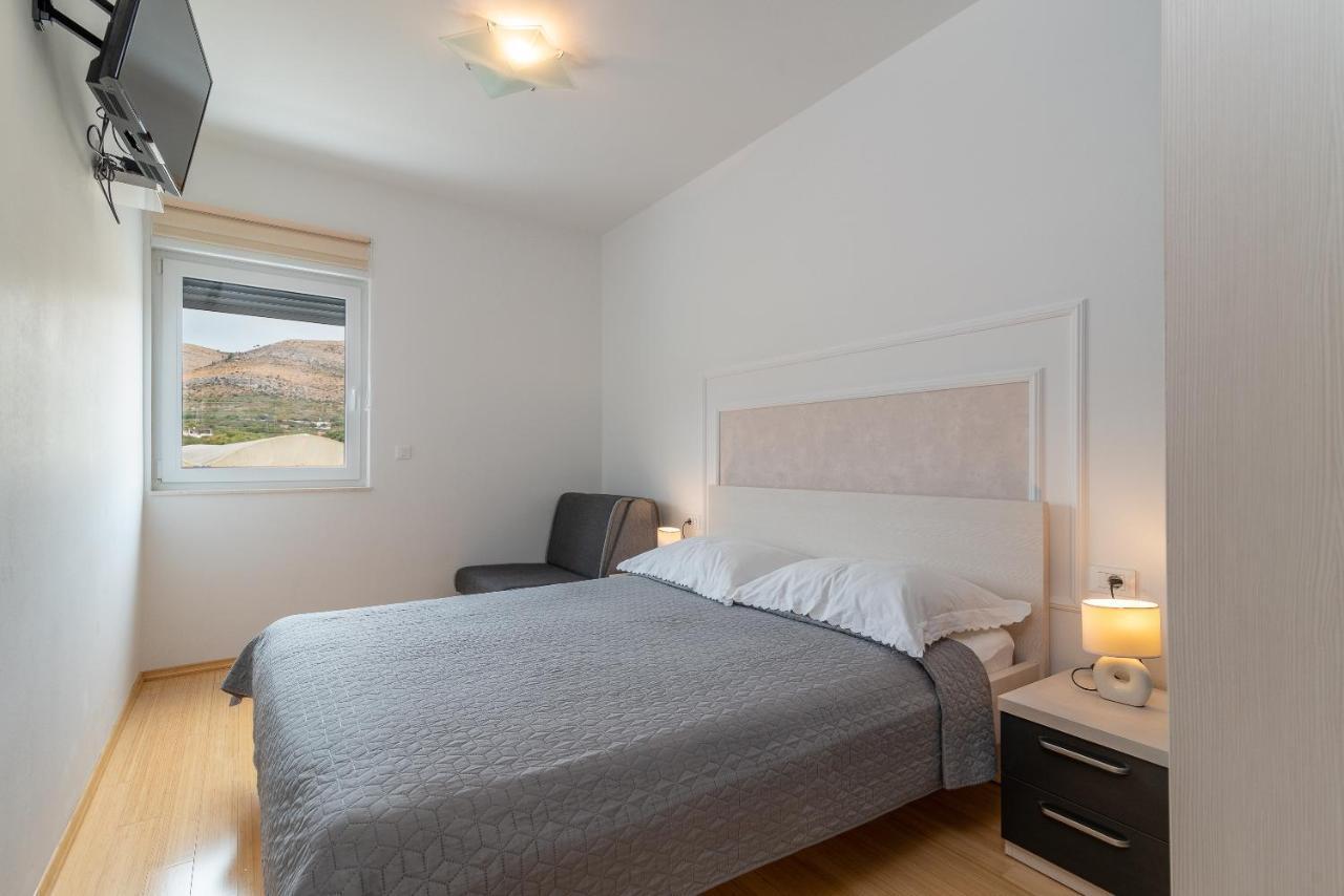 Apartman Lorena Trogir Exterior photo
