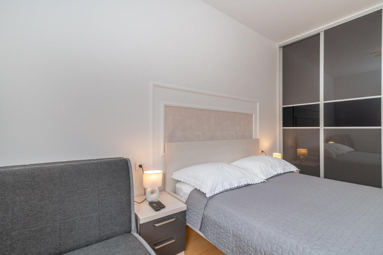 Apartman Lorena Trogir Exterior photo